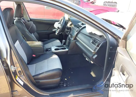 2014 Toyota Camry Se z USA, uszkodzony, nr VIN 4T1BF1FK2EU866350